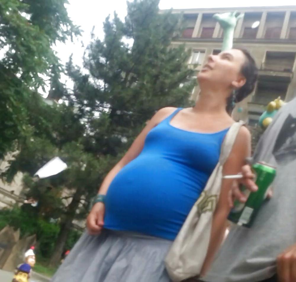 4P Spy pregnant romanian