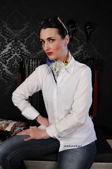 20P Silk Scarfs - Lady Victoria Valente