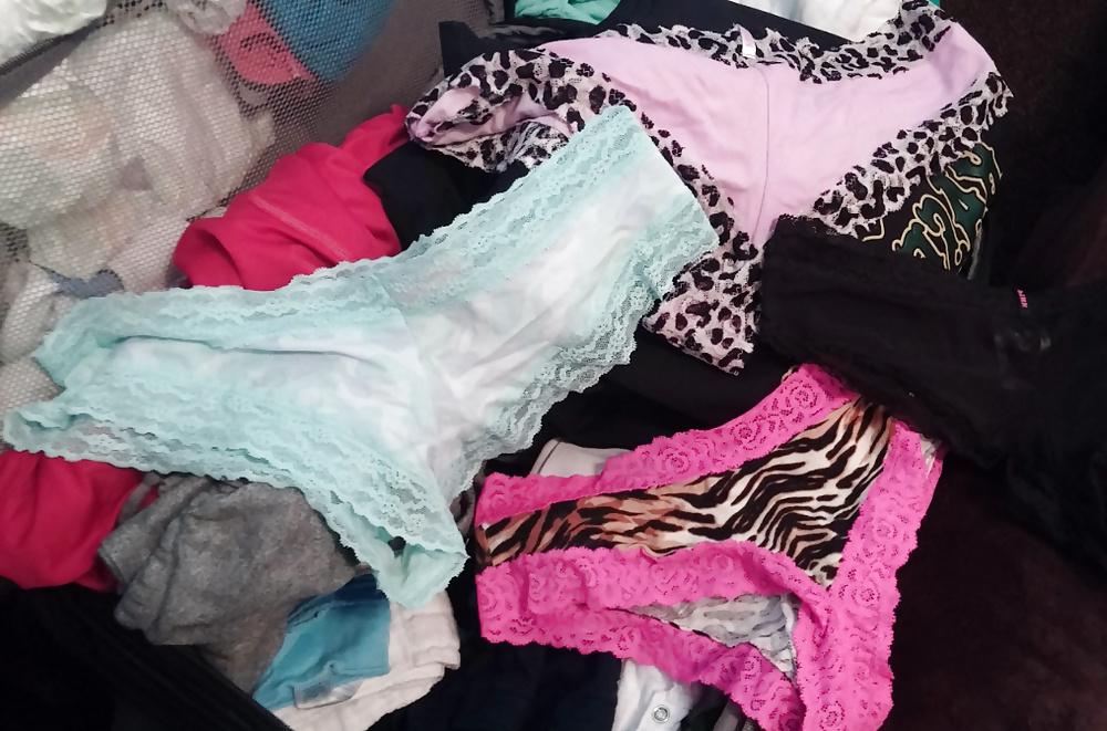 4P Mom's Friend Stays a Few Days - I Enjoy The Panties - 52 y o