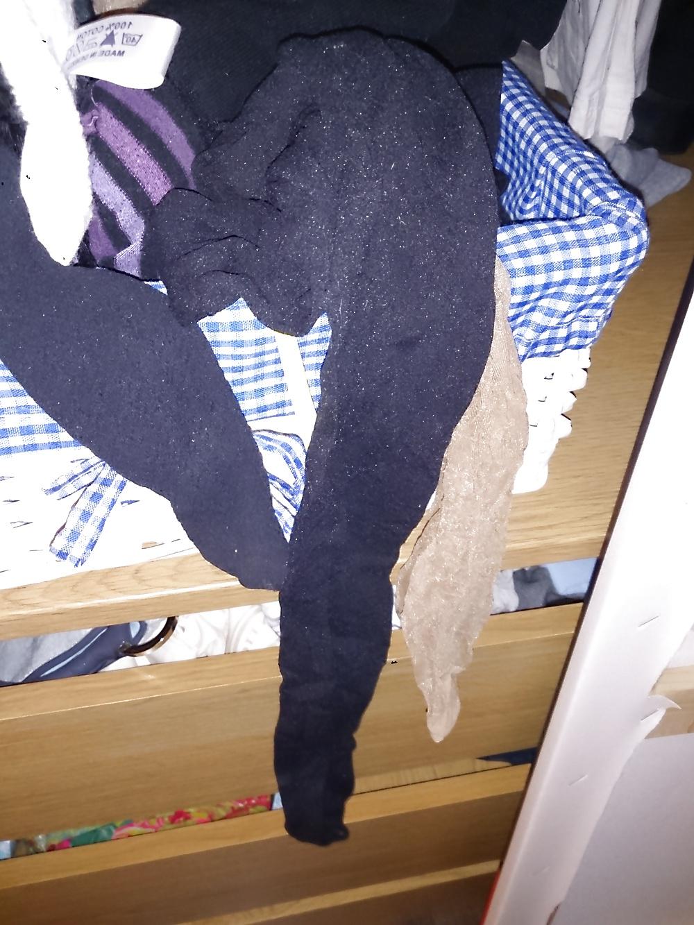9P Having fun at friend's house candid feet pantyhose stockings