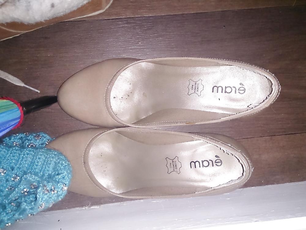 9P Having fun at friend's house candid feet pantyhose stockings