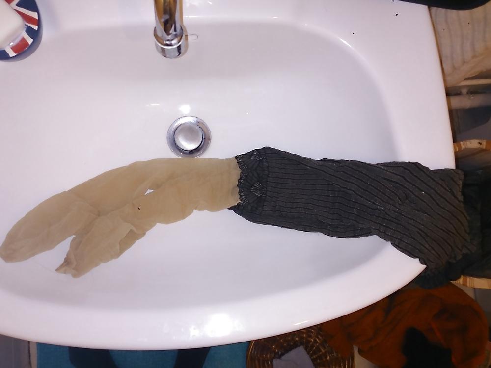 9P Having fun at friend's house candid feet pantyhose stockings