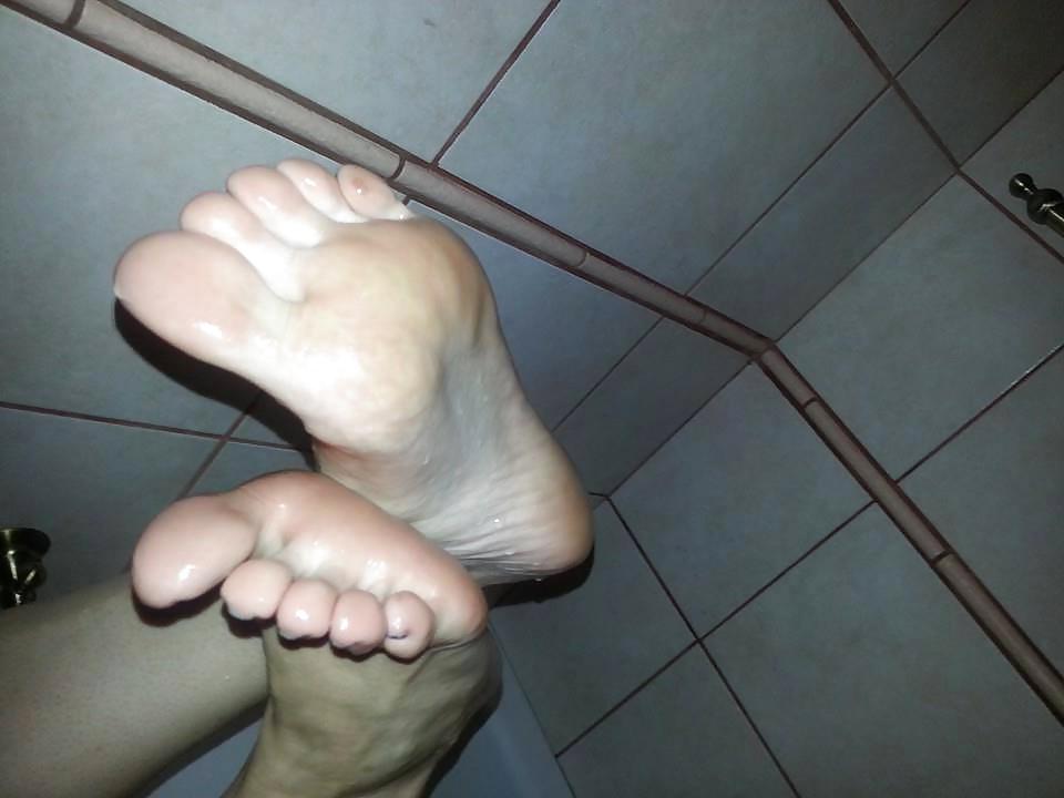 6P The feet of the Queen araby