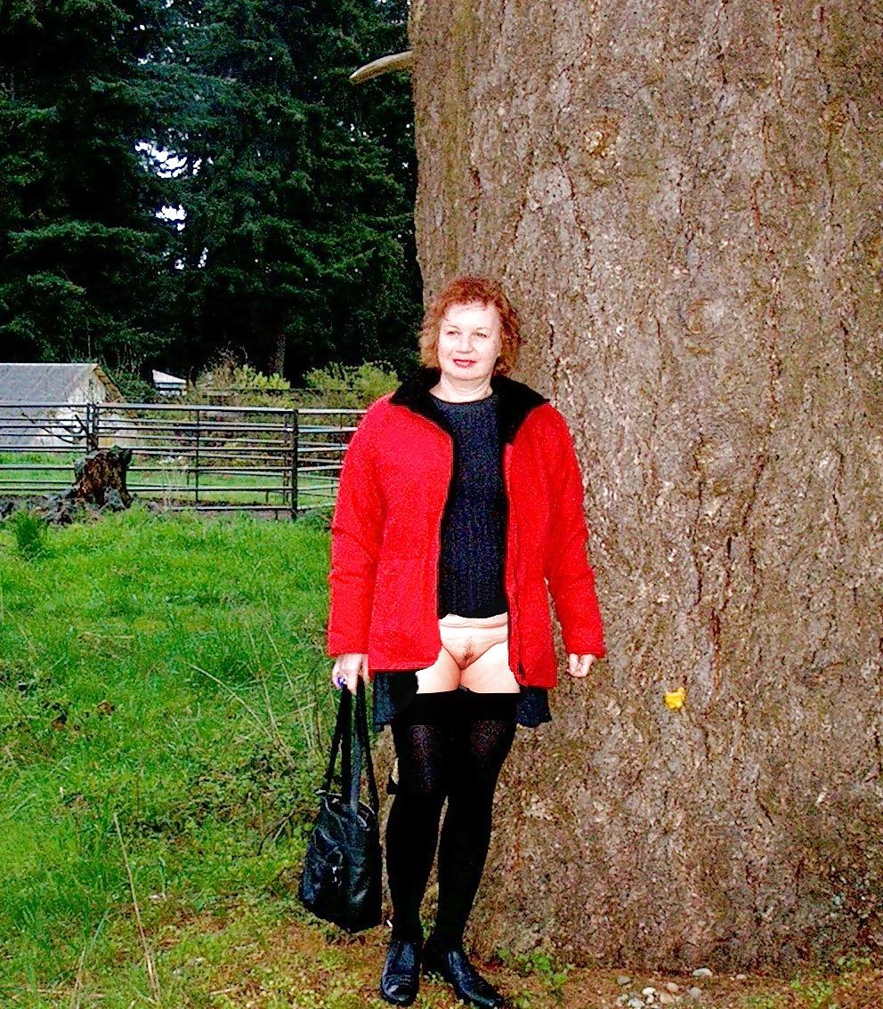 25P WHATS UNDER THE COAT ?