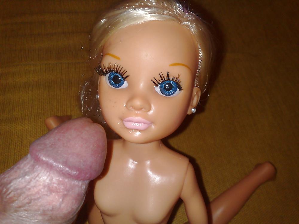 11P Famosa doll