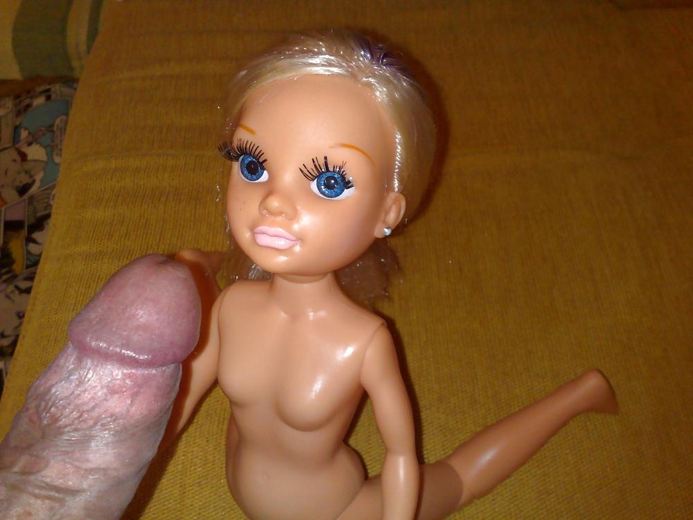 11P Famosa doll