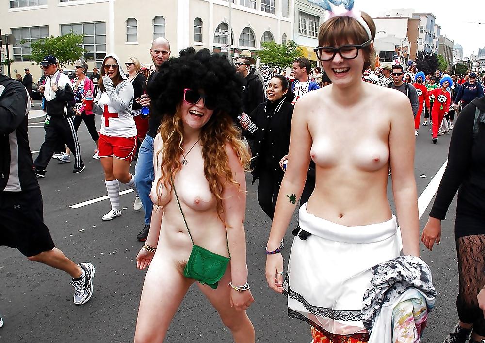 25P Nude On The Street
