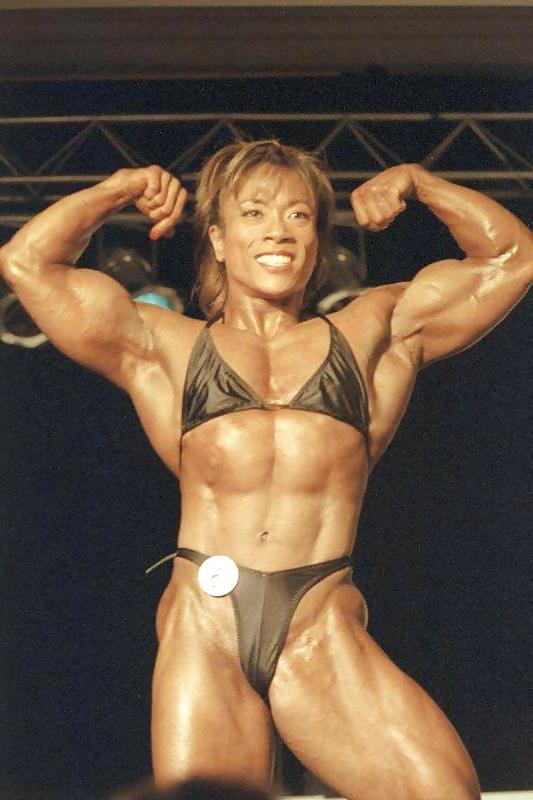 22P Brenda Raganot - female bodybuilder