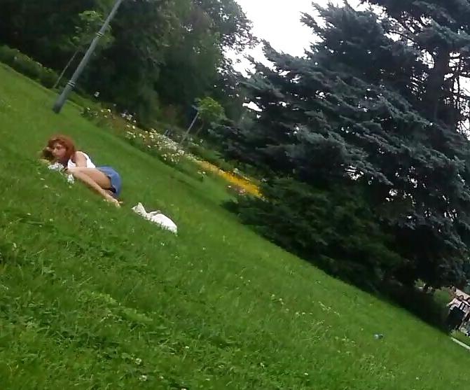 8P Spy upskirt romanian - cu chilotii la vedere