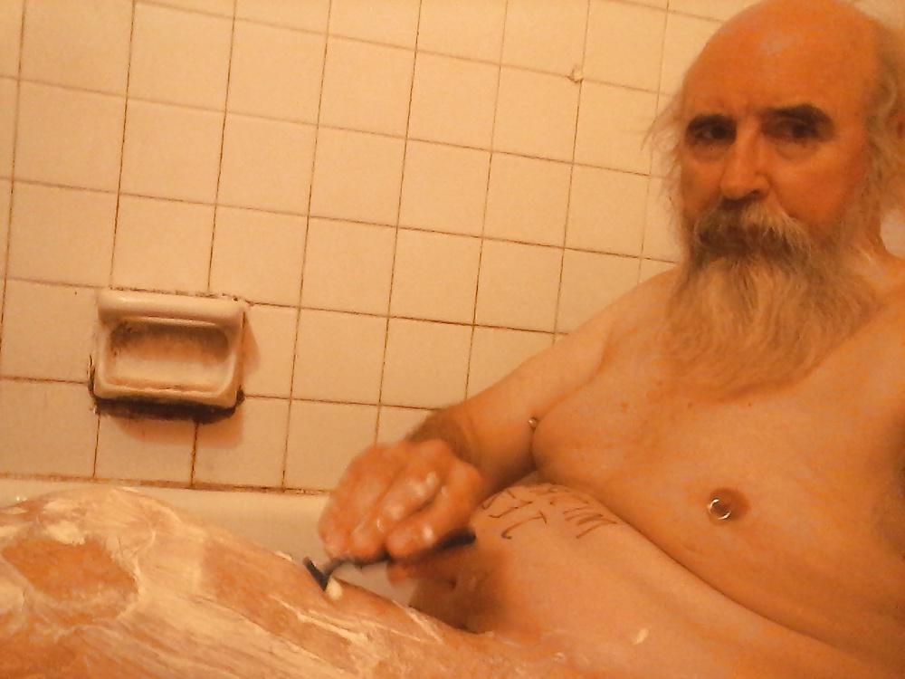 20P Shaving my legs
