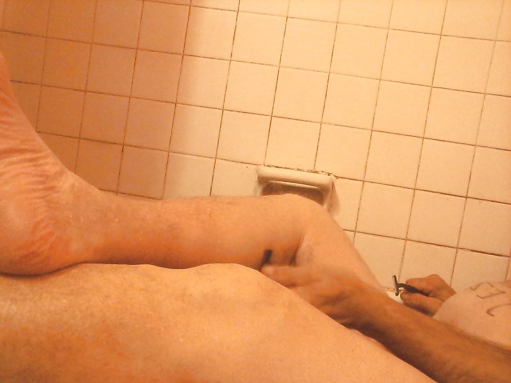 20P Shaving my legs