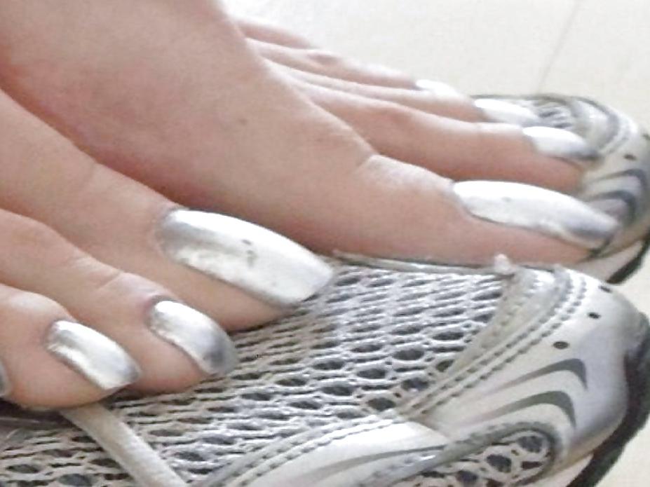 18P Long toenails