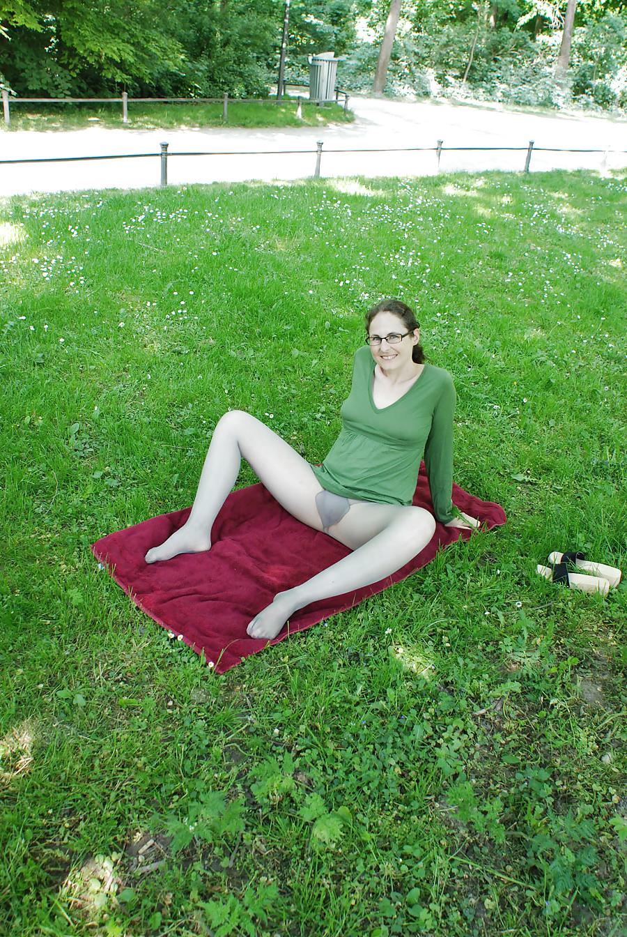 18P Strumpfhosenluder im Park