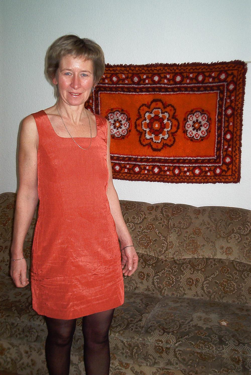 16P Granny in pantyhose
