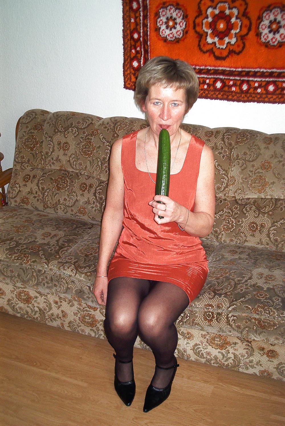 16P Granny in pantyhose