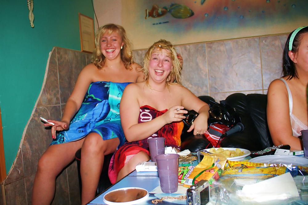 18P Pool Party 01