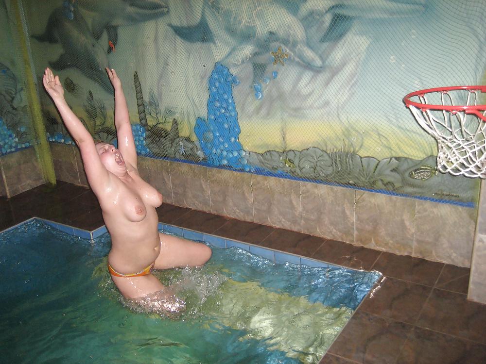 18P Pool Party 01