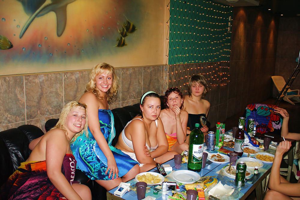 18P Pool Party 01
