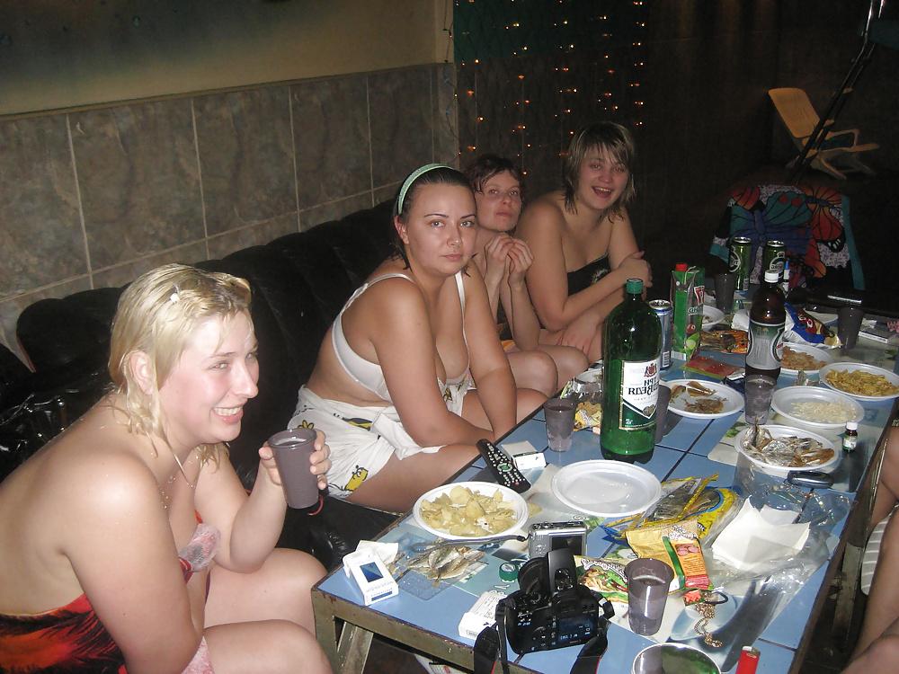 18P Pool Party 01
