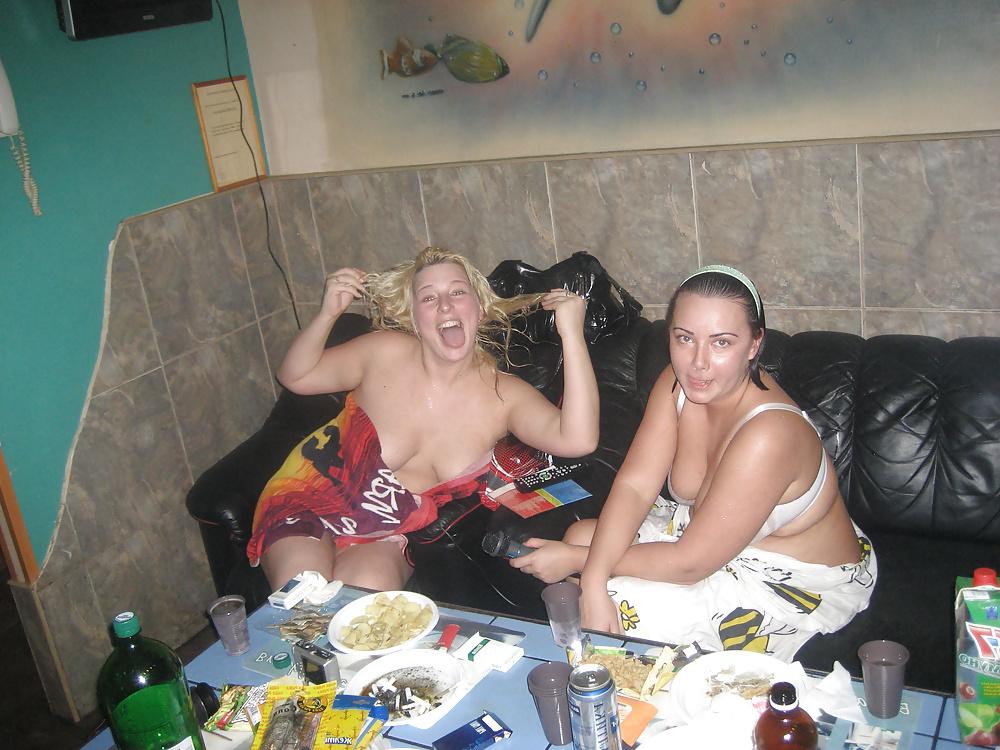 18P Pool Party 01