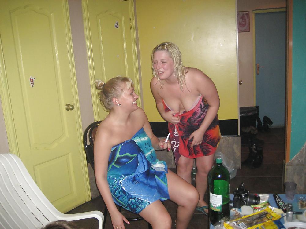 18P Pool Party 01