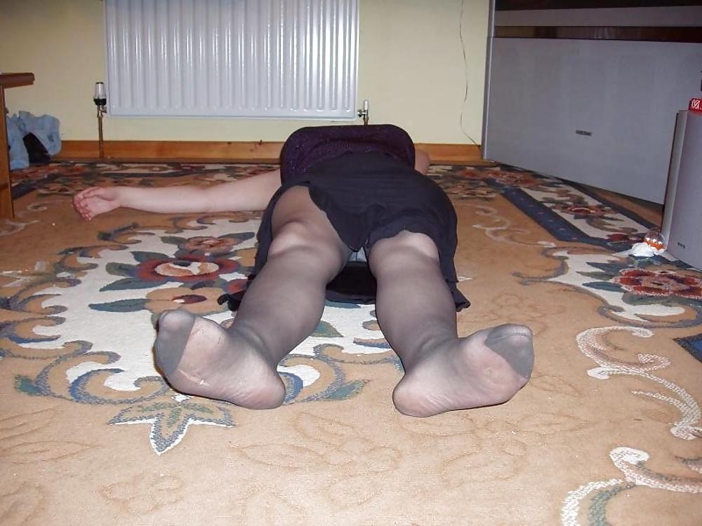 23P Matures in pantyhose 1