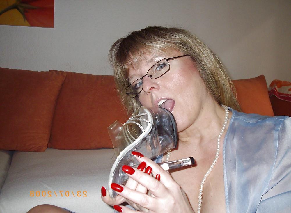 25P Plump mature bi whore