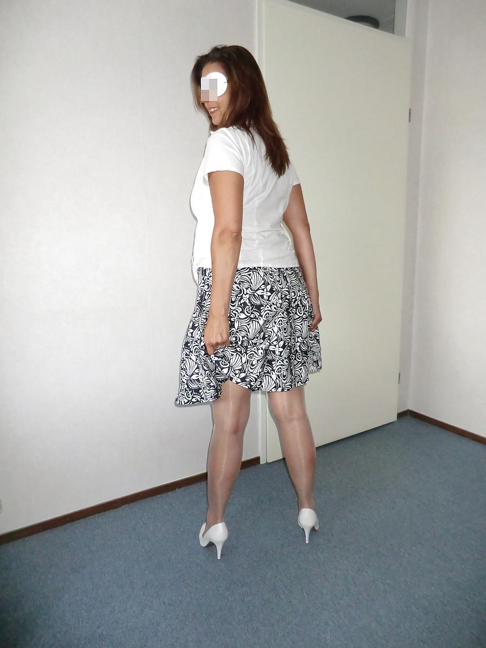 16P Upskirt in Glossy Pantyhose