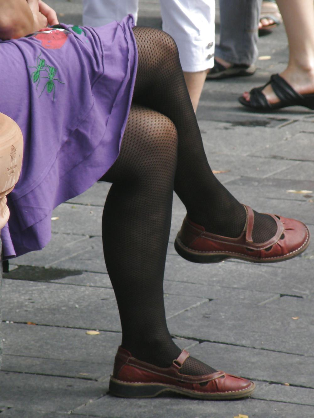 25P Nylons or pantyhose at the amusement park