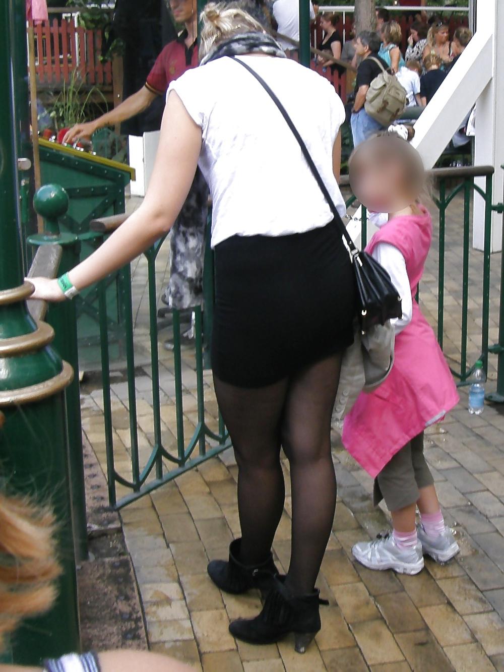 25P Nylons or pantyhose at the amusement park