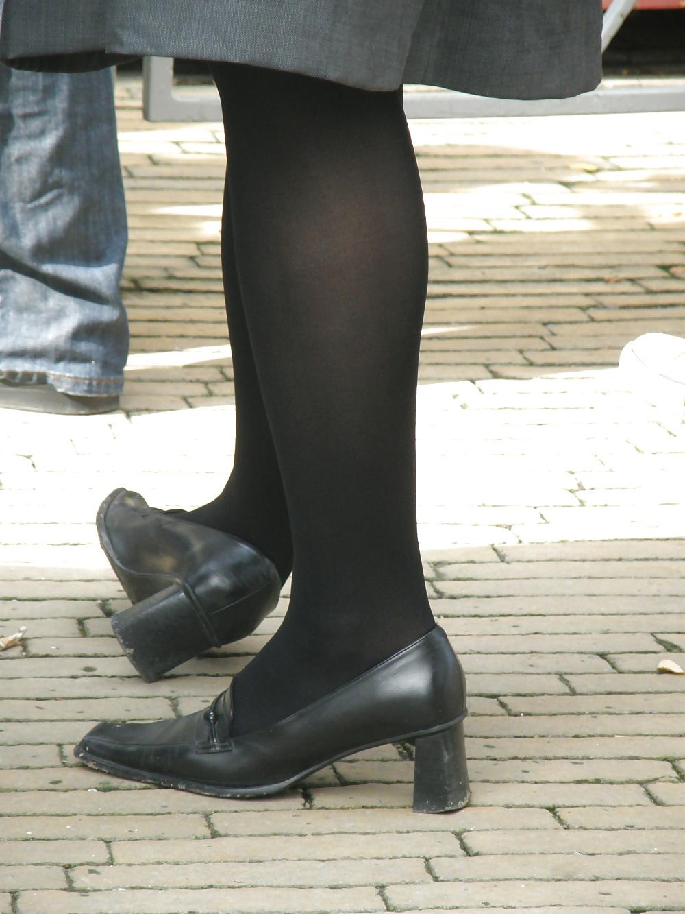 25P Nylons or pantyhose at the amusement park