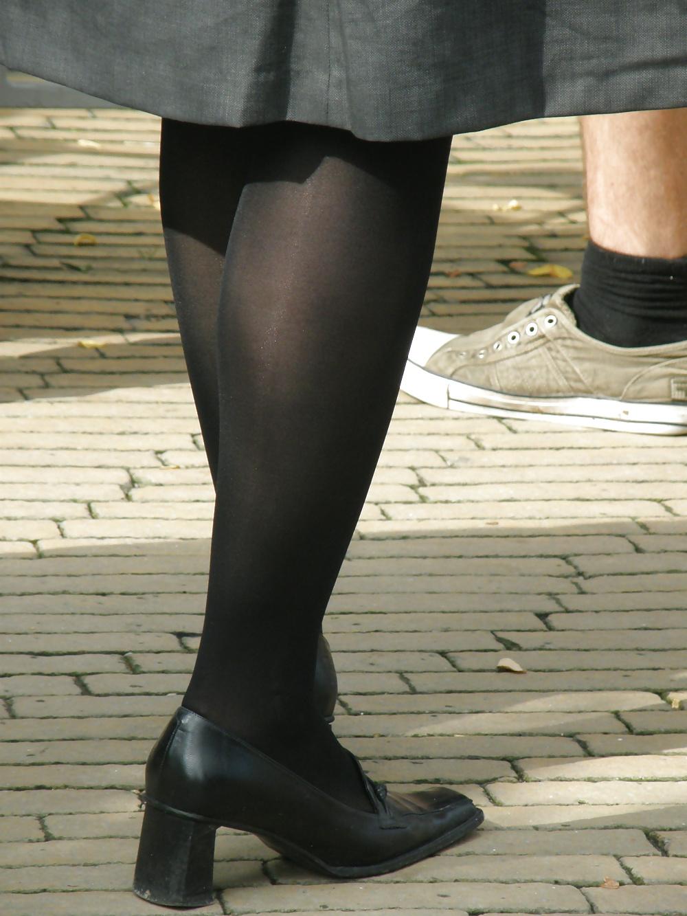 25P Nylons or pantyhose at the amusement park