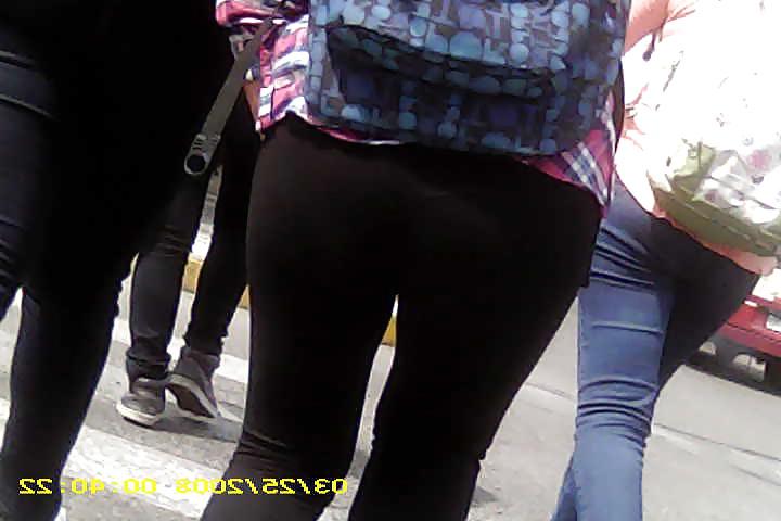 18P Colegiala en Jean y Leggins