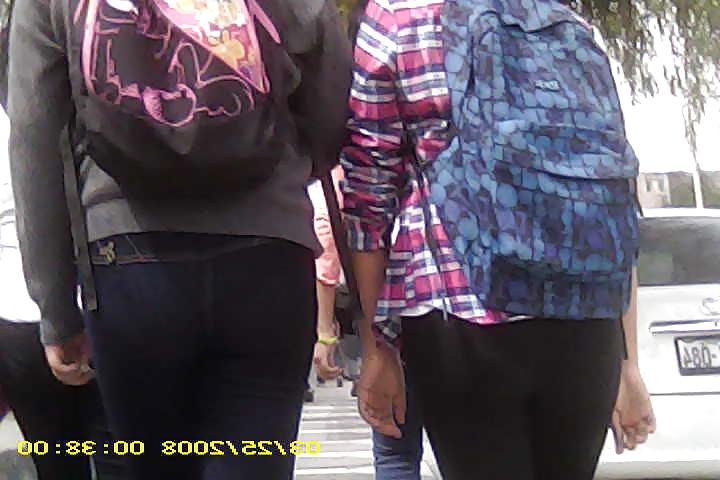 18P Colegiala en Jean y Leggins