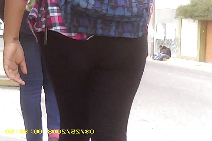 18P Colegiala en Jean y Leggins