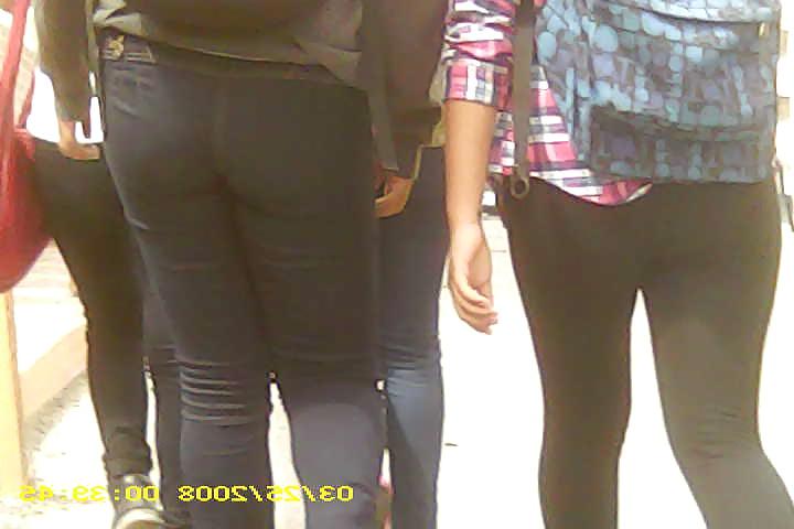 18P Colegiala en Jean y Leggins