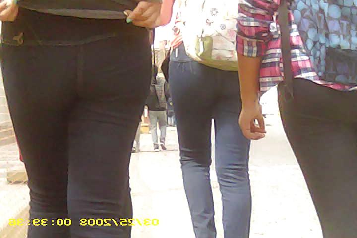 18P Colegiala en Jean y Leggins