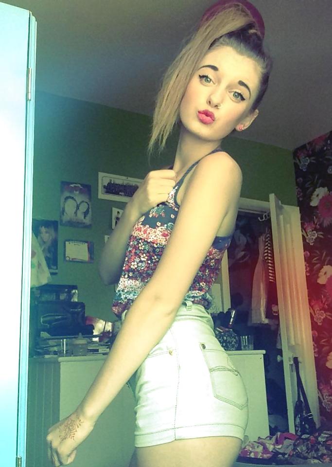 25P Teen BOMBSHELL 