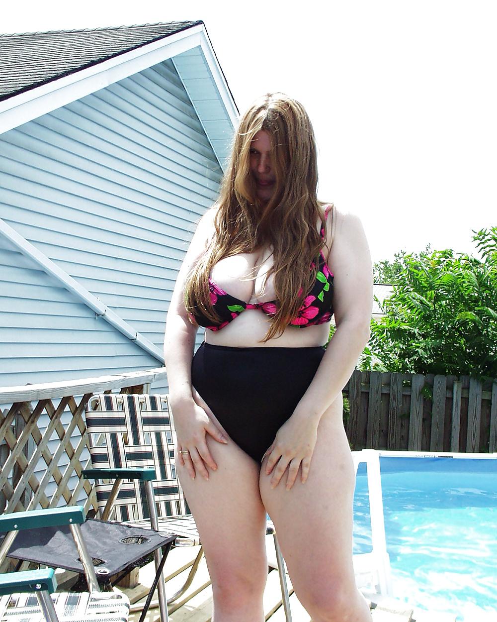 25P Samantha Kay at a swing party