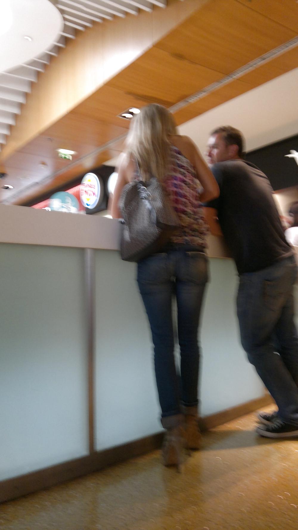 25P Hot Portuguese Ladies