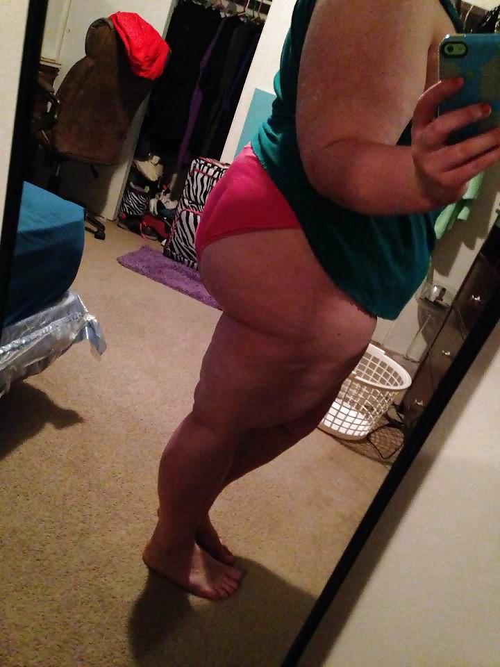 5P More Pics Of That Sexy PAWG