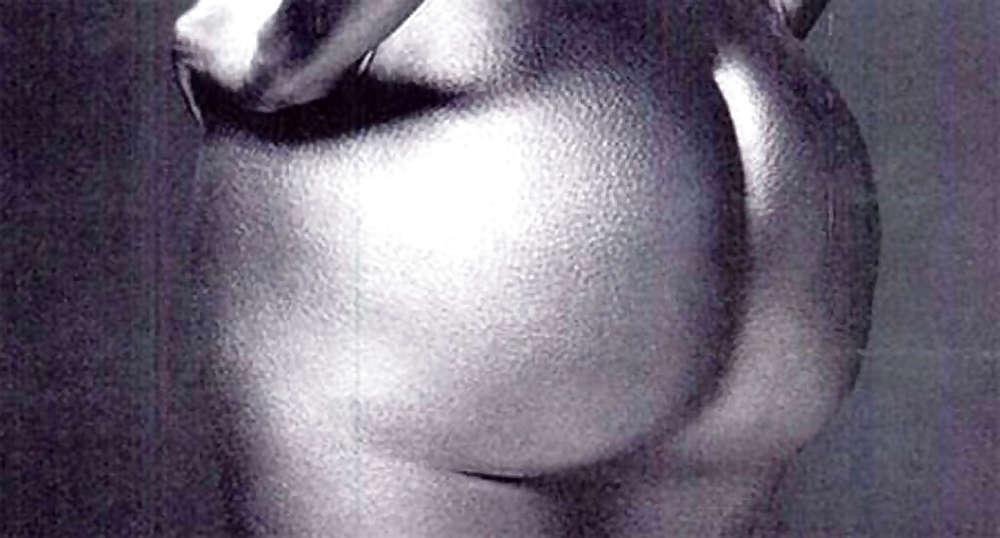 6P Kim Kardashian Silver Body Paint