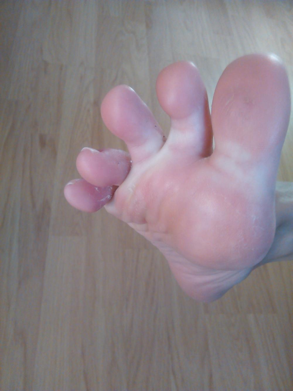 7P FEET ON HOLIDAY 3