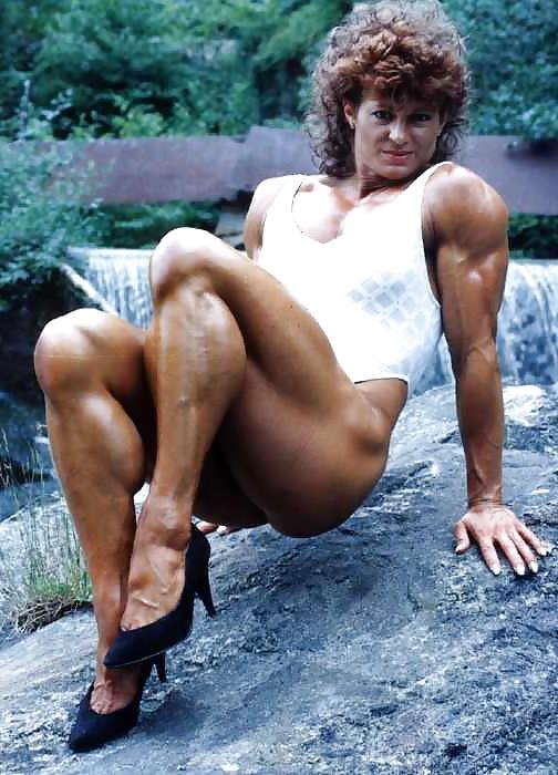 14P Joanne McCartney - female bodybuilder