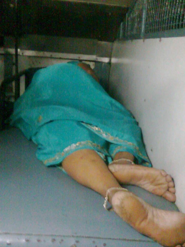 10P Indian Woman asshole and pussy upskirt 