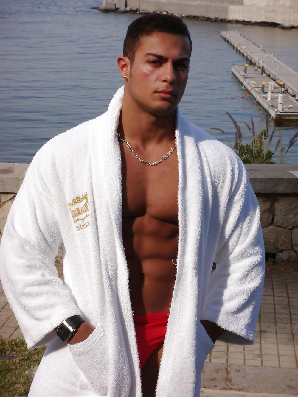 25P Hot Moroccan BodyBuilders