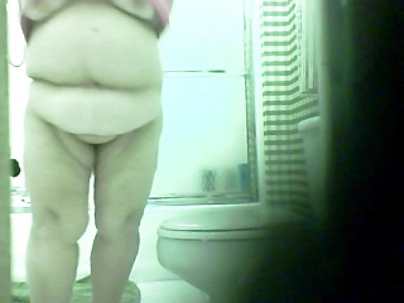6P Sister in Law Showering