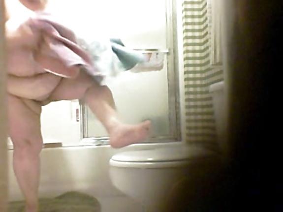 6P Sister in Law Showering