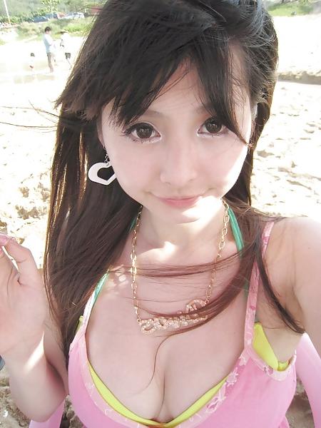 10P This girl really look like a doll