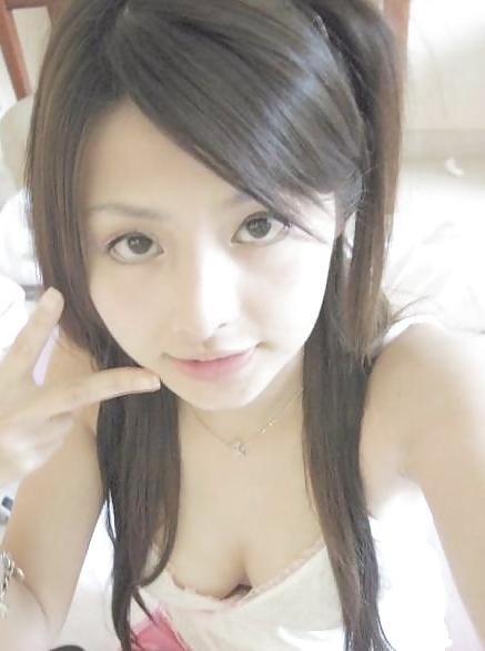 10P This girl really look like a doll